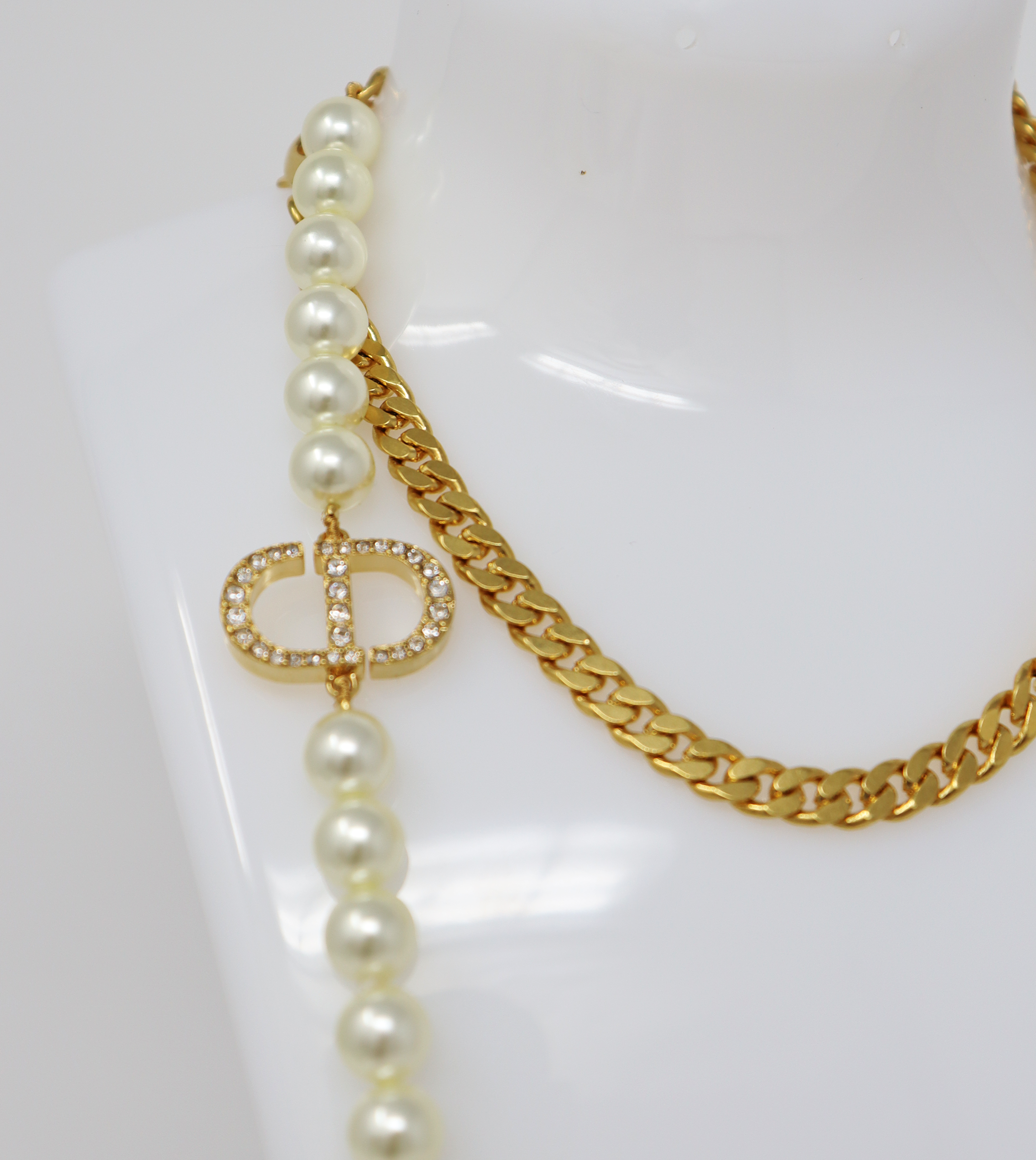 DIOR 30 Montaigne Long Pearl Necklace