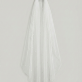 Scattered Pearl Fingertip Veil
